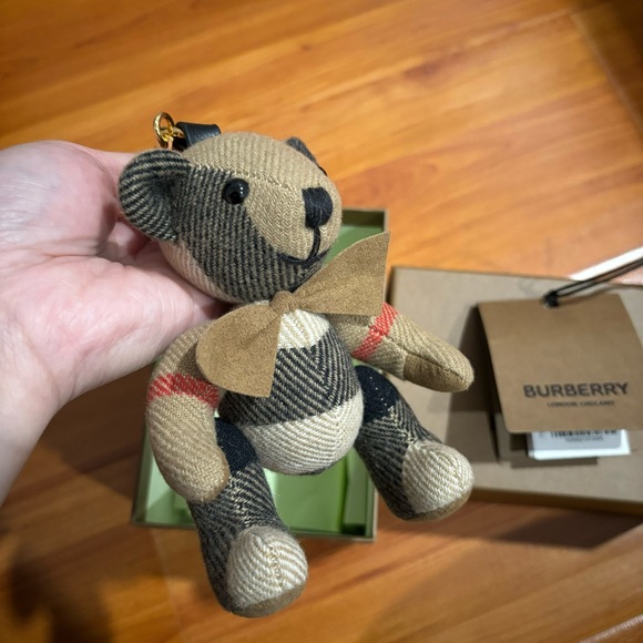 BURBERRY Beige Thomas Bow Tie Keychain - Picture 2 of 4